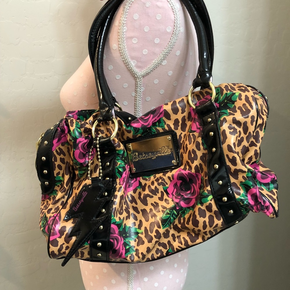 Betseyville satchel